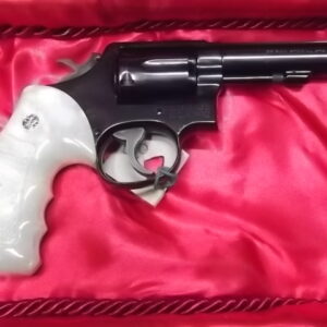Revolver Smith&Wesson mod.10 cal.38 sp canna 4 pollici impugnatura in madreperla canna spinata revolver ritiro in collezione mai sparato canna pesante  bellissima ex dotazione polizia di Maiemi € 750,00 Disponibile Armitecnica sport Cerignola Fg 348.5530873